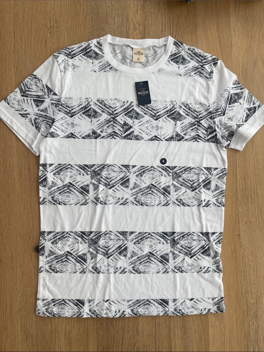 Hollister White Short Sleeve Tee with Black Geometric Stripe Print